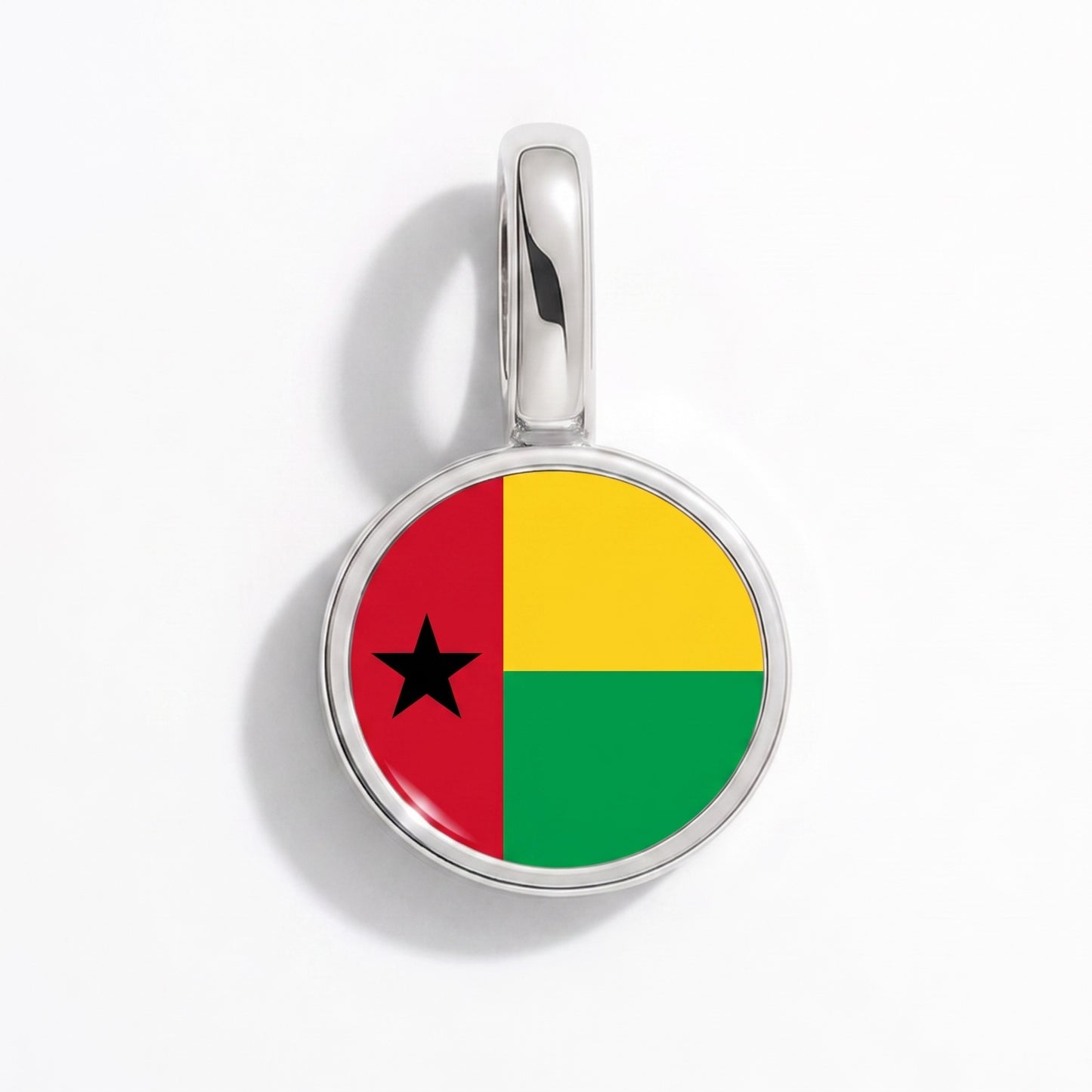 Flaggcharm Guinea-Bissau – rund silver
