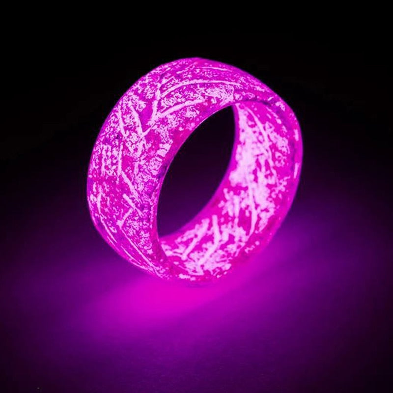 Lysande ring tillverkad av fluorescerande harts