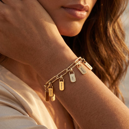 SB200-Chain-Link-Wearing-gold-3-close.jpg