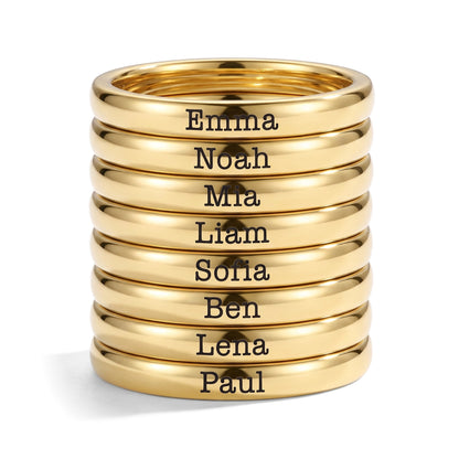 Tunn stapelbar namnring – guld – 8 ringar staplade